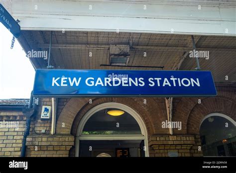 train to kew gardens|nearest station to kew gardens.
